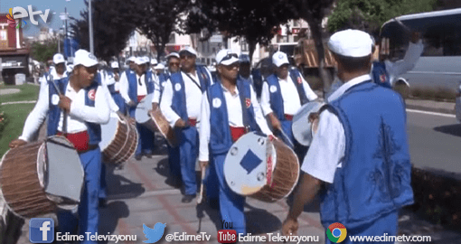 DAVUL ZURNA İLE DAVET EDİYORLAR