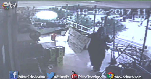 DEPREM ANI GÜVENLİK KAMERASINDA