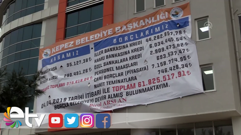DEVRALDIĞI BELEDİYENİN BORÇLARINI AFİŞLE DUYURDU