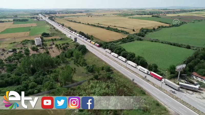 DİREKSİYON BAŞINDAKİ TIR SÜRÜCÜLERİ BAYRAMA BURUK GİRDİ