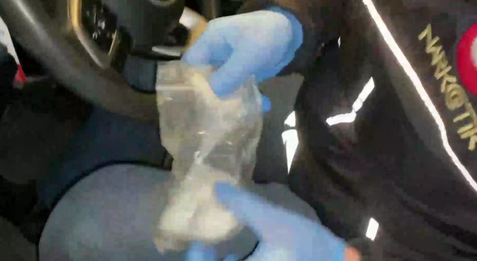 Edirne’de uyuşturucu operasyonu: 3 gözaltı Edirne’de polis ekiplerince, uyuşturucu ticareti yapanlara yönelik yürütülen çalışmalar kapsamında ev ve araçlarda yapılan operasyon sonucu 3 ...