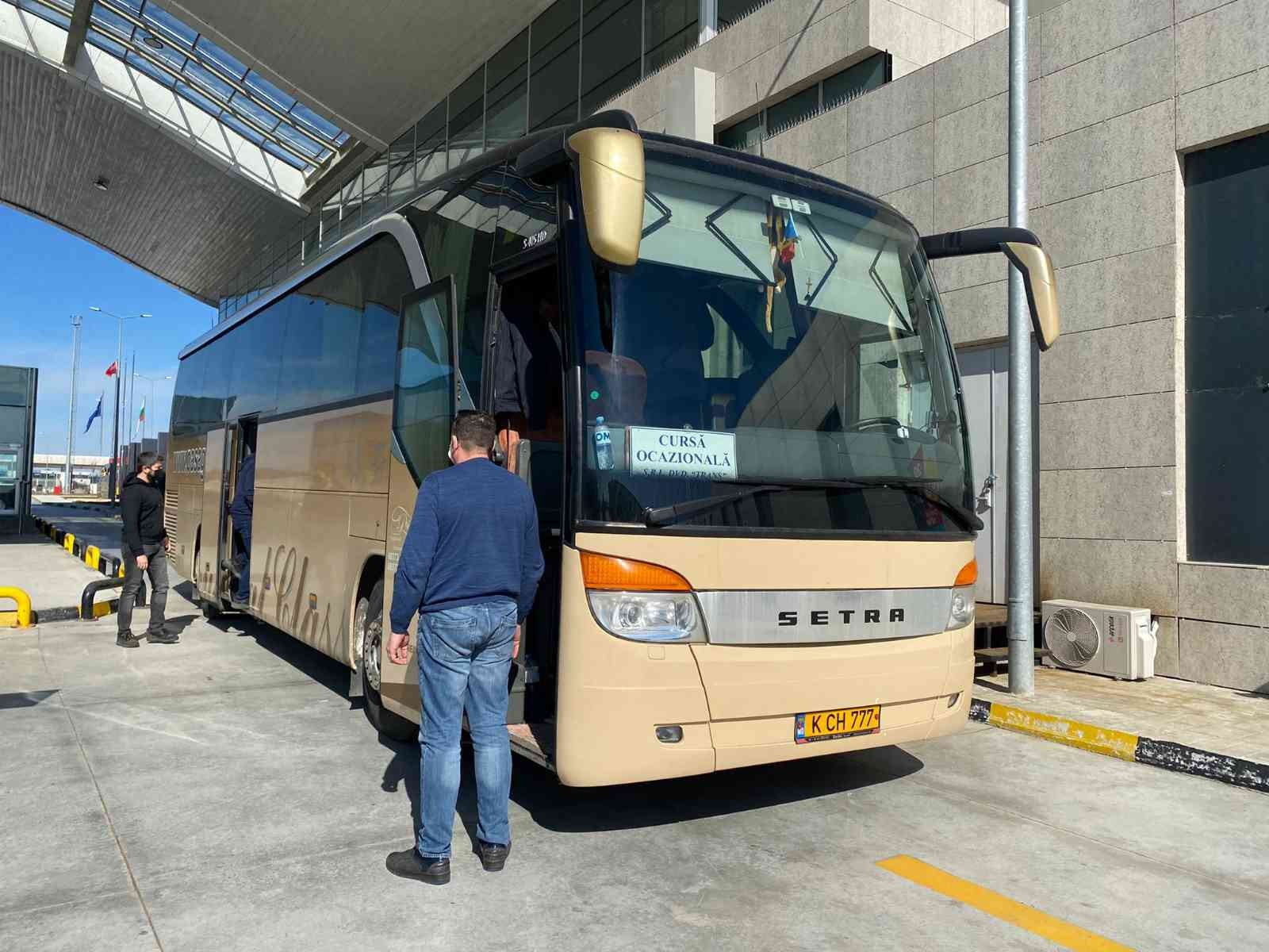 Edirne’den yurda giriş yapanlar yaşadıklarını anlattı: "Tankların yandığını gördük” Rusya’nın Ukrayna’ya saldırması sonrasında Edirne’deki Hamzabeyli ve Kapıkule sınır kapılarından yurda giriş yapan Türk vatandaşları ...