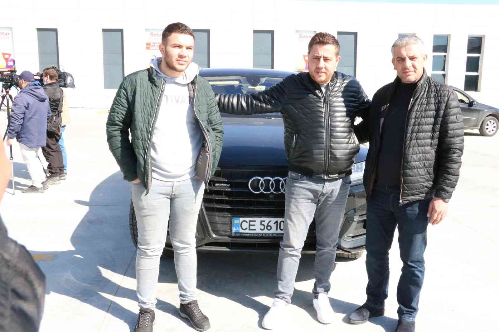 Edirne’den yurda giriş yapanlar yaşadıklarını anlattı: "Tankların yandığını gördük” Rusya’nın Ukrayna’ya saldırması sonrasında Edirne’deki Hamzabeyli ve Kapıkule sınır kapılarından yurda giriş yapan Türk vatandaşları ...