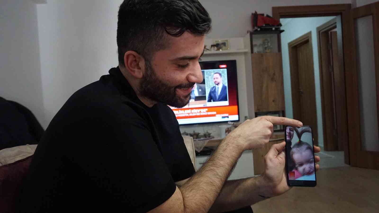 Ukrayna’nın başkenti Kiev yakınlarında bulunan Hmelnitzki şehrinde eşi ve kızı mahsur kalan Edirneli Kutsal Bora’nın umutlu bekleyişi yürekleri ...