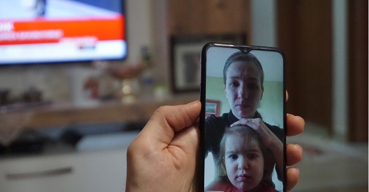 Ukrayna’nın başkenti Kiev yakınlarında bulunan Hmelnitzki şehrinde eşi ve kızı mahsur kalan Edirneli Kutsal Bora’nın umutlu bekleyişi yürekleri ...