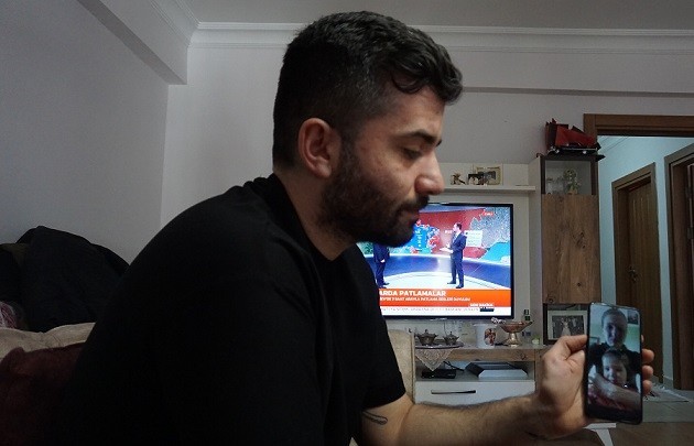 Ukrayna’nın başkenti Kiev yakınlarında bulunan Hmelnitzki şehrinde eşi ve kızı mahsur kalan Edirneli Kutsal Bora’nın umutlu bekleyişi yürekleri ...