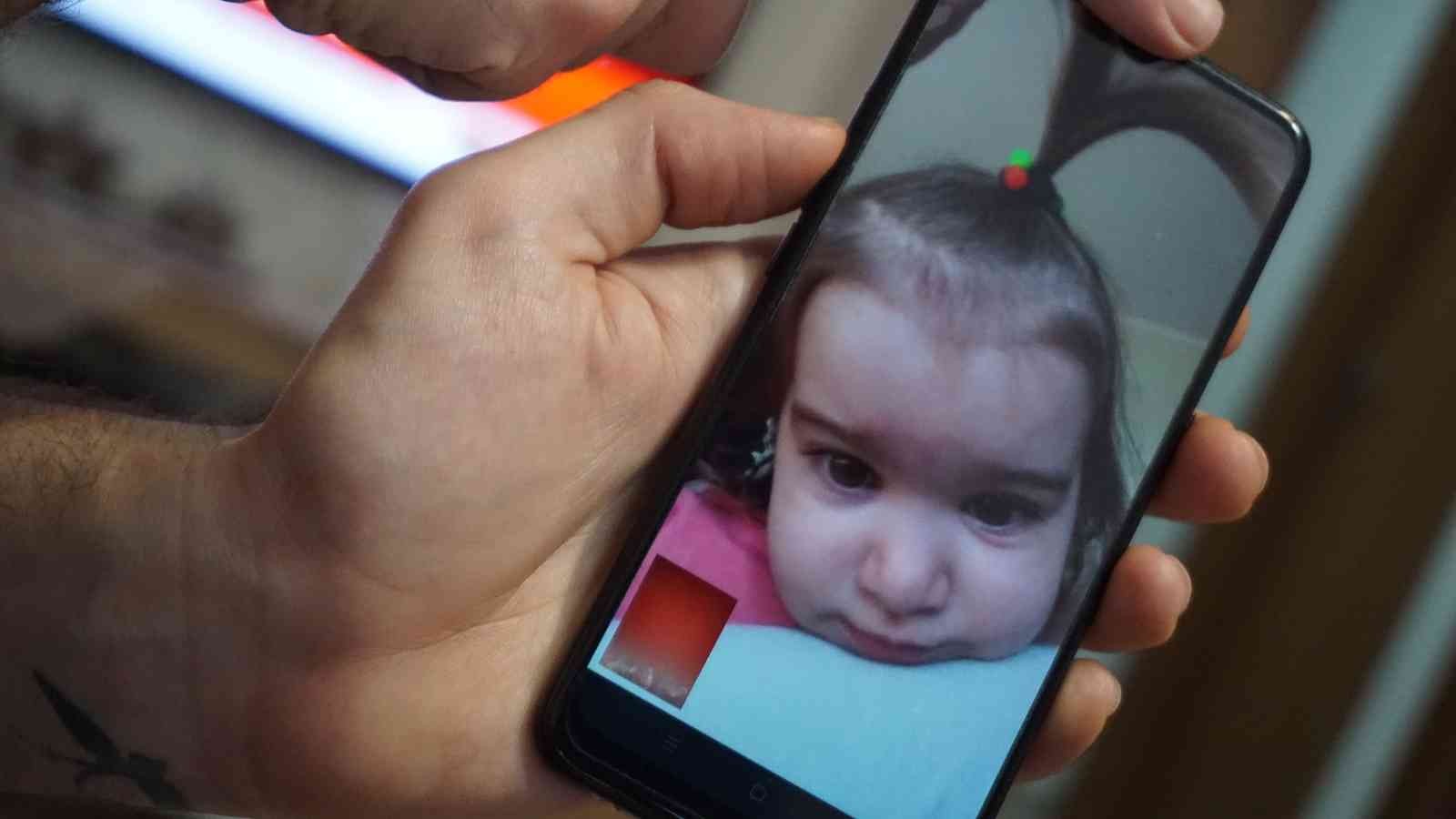 Ukrayna’nın başkenti Kiev yakınlarında bulunan Hmelnitzki şehrinde eşi ve kızı mahsur kalan Edirneli Kutsal Bora’nın umutlu bekleyişi yürekleri ...