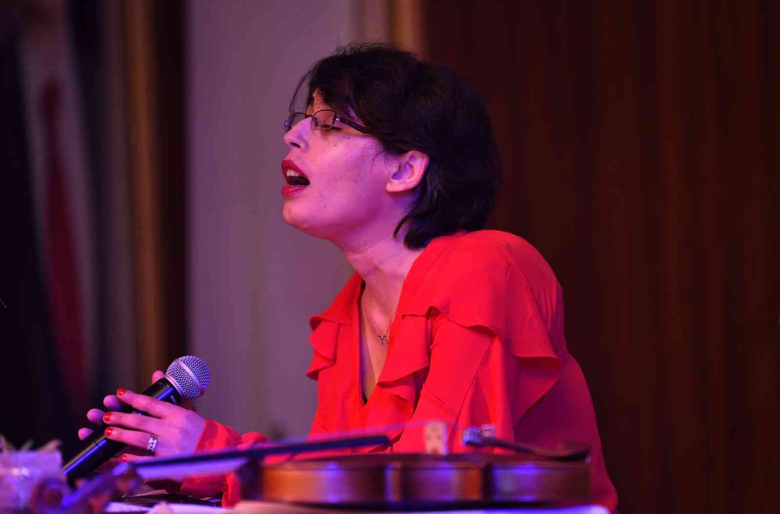 Esenyurt’ta özel çocuklara özel şenlik Esenyurt Belediyesi, ilçede yaşayan özel çocuklar için ‘Özel Çocuk Şenliği’ düzenledi. Aileleriyle birlikte şenliğe katılan çocuklar, tiyatro ...