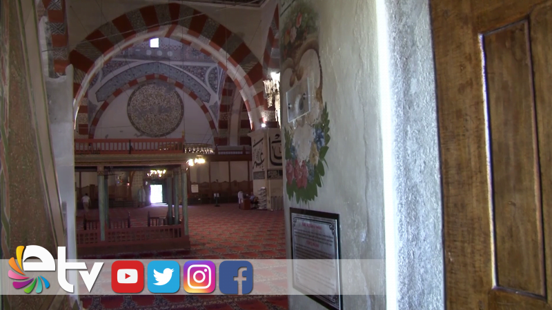 ESKİ CAMİDEKİ KABE TAŞI İLGİ GÖRÜYOR