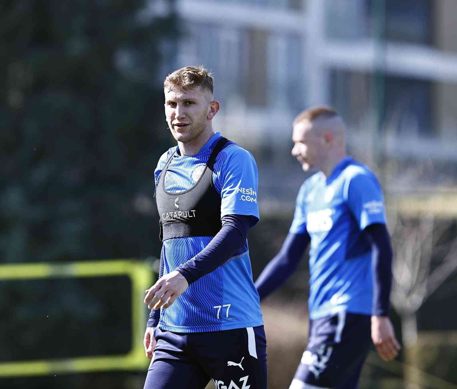 Fenerbahçe’de Slavia Prag mesaisi başladı Fenerbahçe, UEFA Konferans Ligi Play-Off turu ikinci maçında Slavia Prag ile deplasmanda oynayacağı mücadelenin hazırlıklarına başladı. UEFA ...