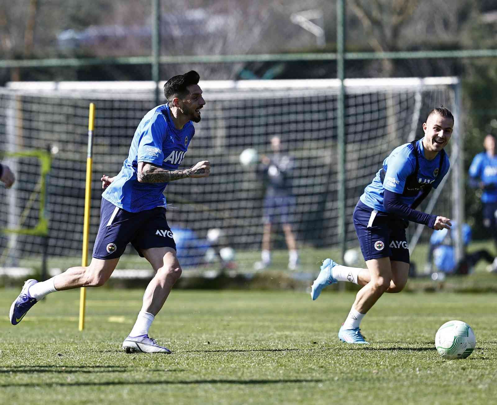 Fenerbahçe’de Slavia Prag mesaisi başladı Fenerbahçe, UEFA Konferans Ligi Play-Off turu ikinci maçında Slavia Prag ile deplasmanda oynayacağı mücadelenin hazırlıklarına başladı. UEFA ...