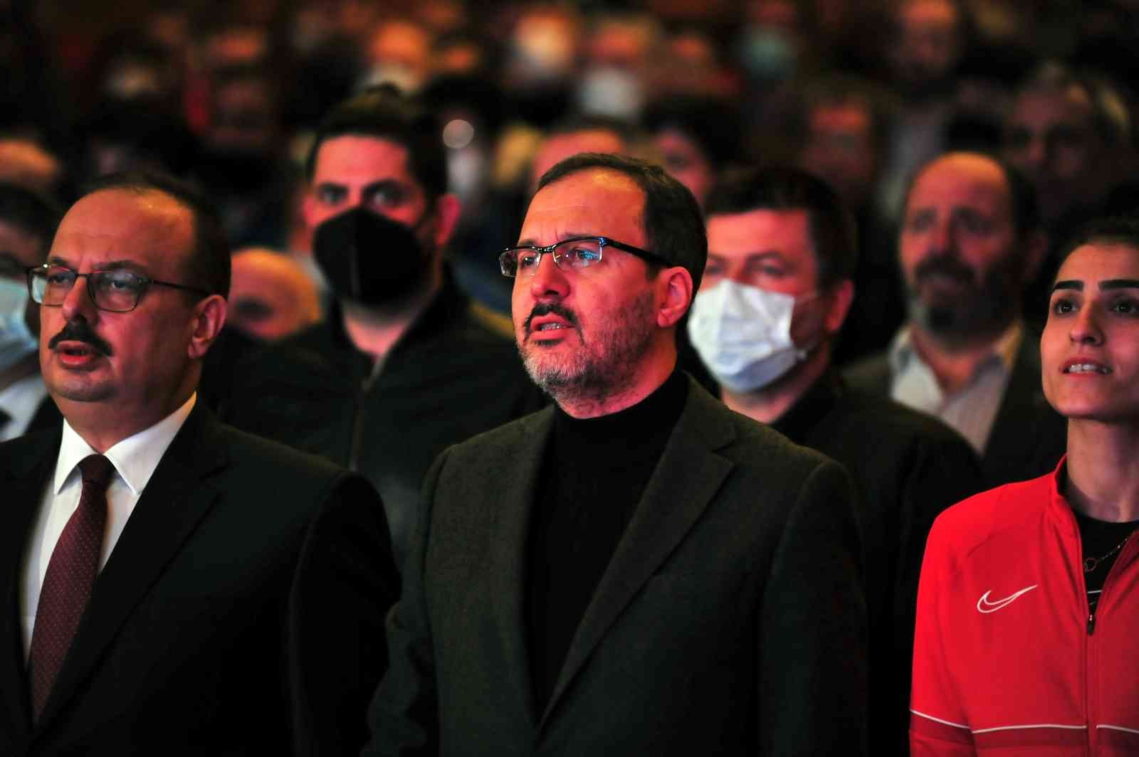 Gençlik ve Spor Bakanlığı’ndan Bursa’ya 400 milyon TL’lik yatırım Bursa’nın 17 ilçesine 400 milyon TL’lik yatırım yapacaklarını belirten Gençlik ve Spor Bakanı Mehmet Muharrem Kasapoğlu, "Bursa’yı yarınlara daha ...