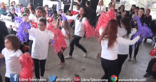GÖNÜLLERİNCE EĞLENDİLER