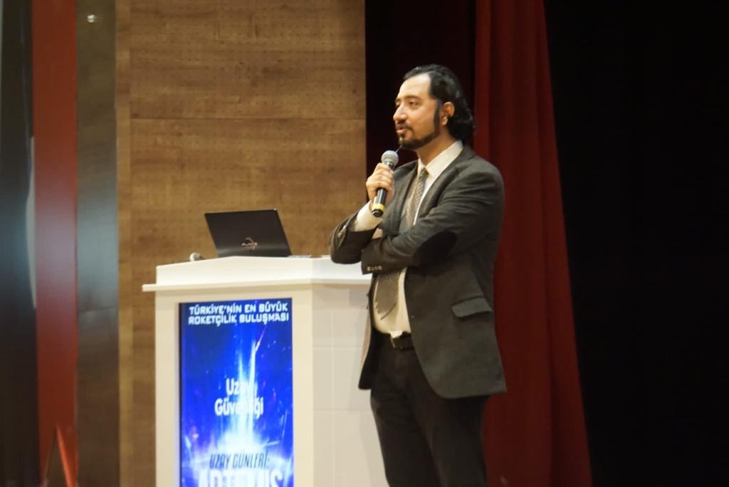 Gökmen Uzay Havacılık Eğitim Merkezi (GUHEM) Genel Müdürü Halit Mirahmetoğlu, Gebze Teknik Üniversitesi Havacılık ve Uzay Kulübü tarafından bu ...