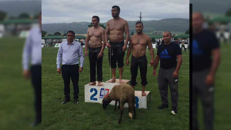 GÜREŞÇİLERDEN BÜYÜK BAŞARI