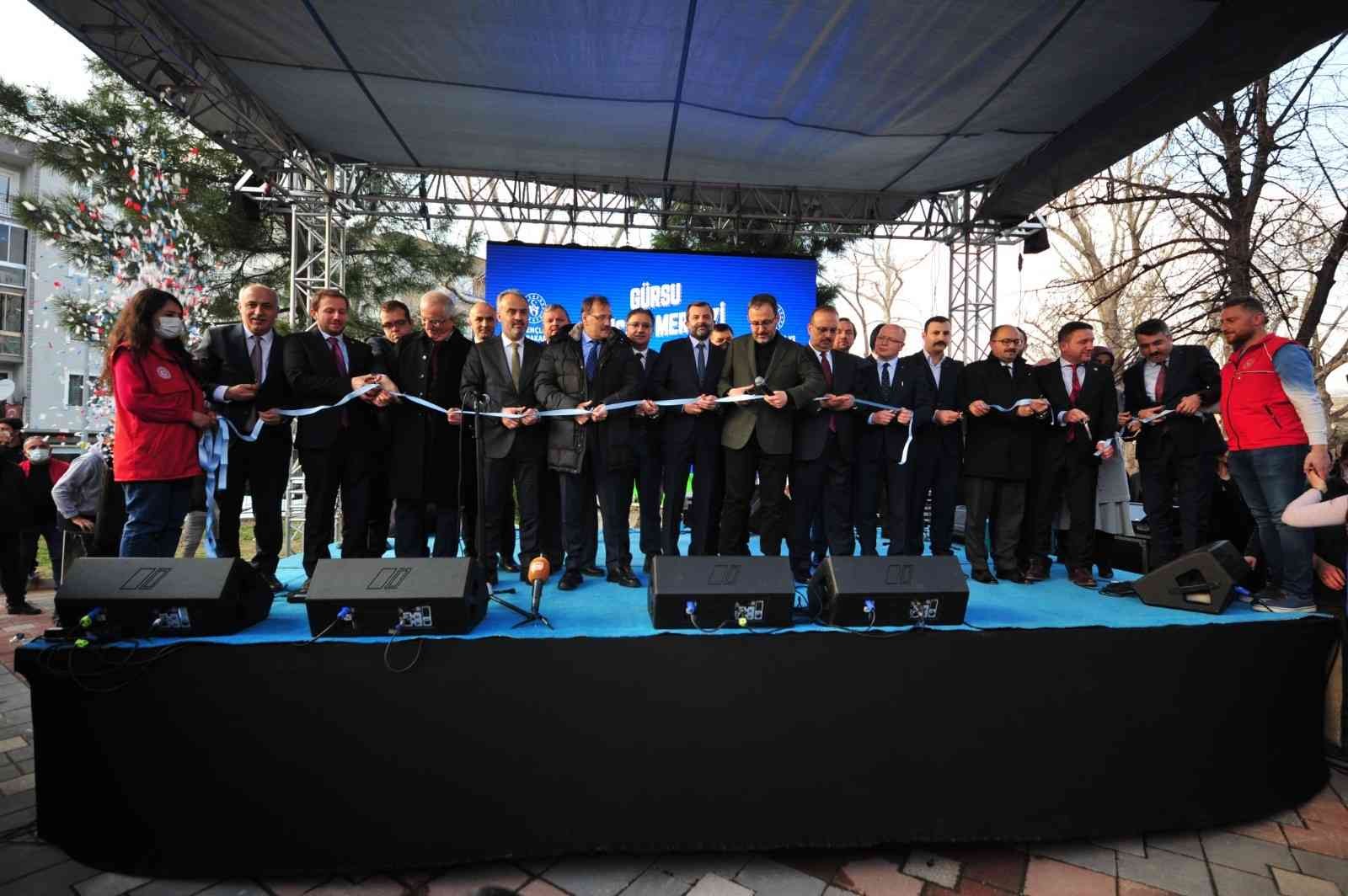 Gürsu Gençlik Merkezi ile Bursa Uludağ Üniversitesi Genç Ofisi açıldı Gürsu Gençlik Merkezi ile Bursa Uludağ Üniversitesi Genç Ofisi, Gençlik ve Spor Bakanı Mehmet Muharrem Kasapoğlu’nun katılımıyla hizmete açıldı ...