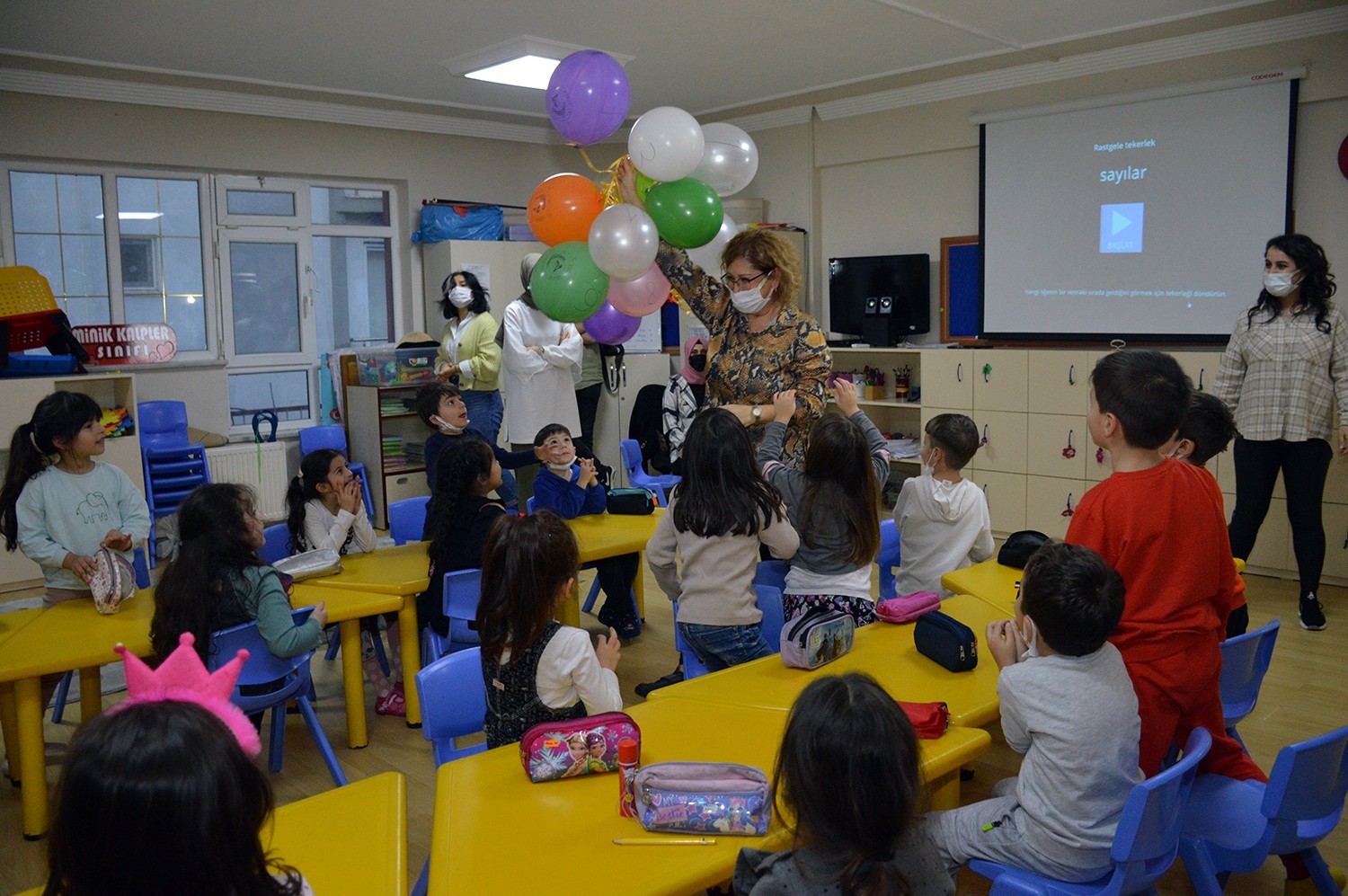 Hayatlarındaki sorunların tespit ve çözümünü eğlenerek belirliyorlar İstanbul Milli Eğitim Müdürlüğü tarafından başlatılan Harezmi Eğitim Modeli, Sakarya’da da uygulanmaya başladı. Sakarya’nın uygulanan tek ...