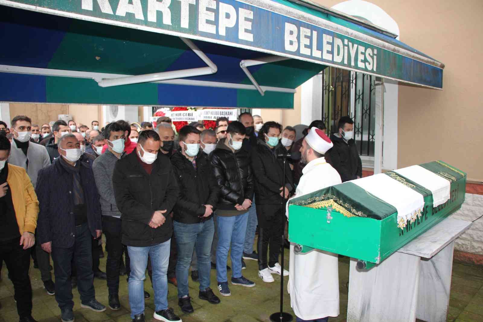 İbrahim Üzülmez’in babası son yolculuğuna uğurlandı Yaşlılığa bağlı organ yetmezliği sebebiyle hayatını kaybeden eski milli futbolcu ve teknik direktör İbrahim Üzülmez’in babası Kemal Üzülmez (83 ...