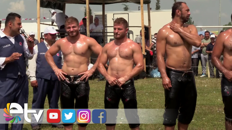 İKİZ PEHLİVANLARIN GÜREŞİ İLGİYLE İZLENDİ