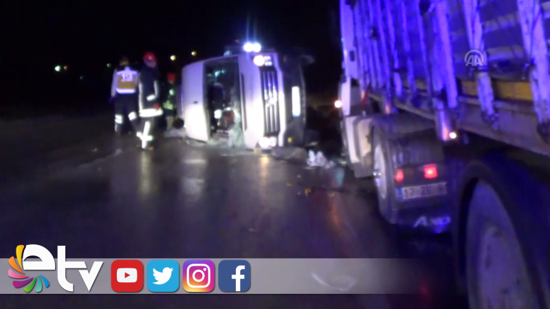 İŞÇİLERİ TAŞIYAN MİNİBÜSE TIR ÇARPTI