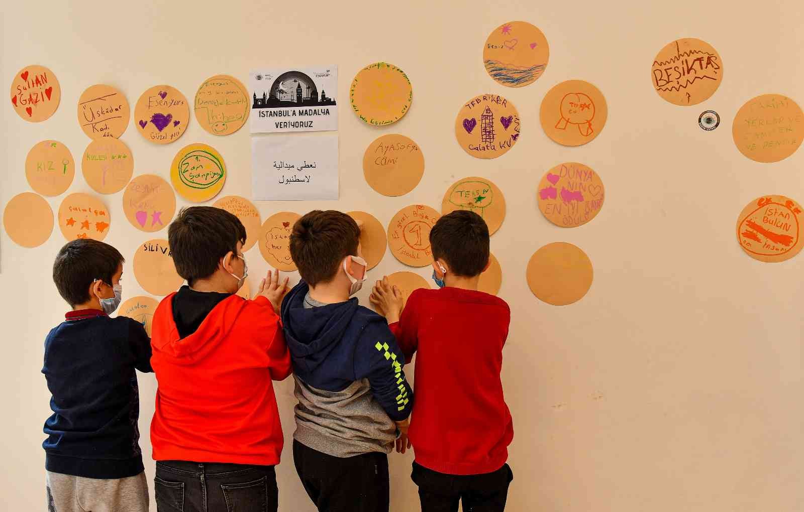 ‘İstanbul’ Esenyurtlu çocuklara sordu Esenyurt Belediyesi, İstanbul Kent Konseyi’nin ‘Senin Şehrin, Senin Fikrin’ mottosuyla başlattığı “İstanbul Çocuklara Soruyor” projesini ilçede ...