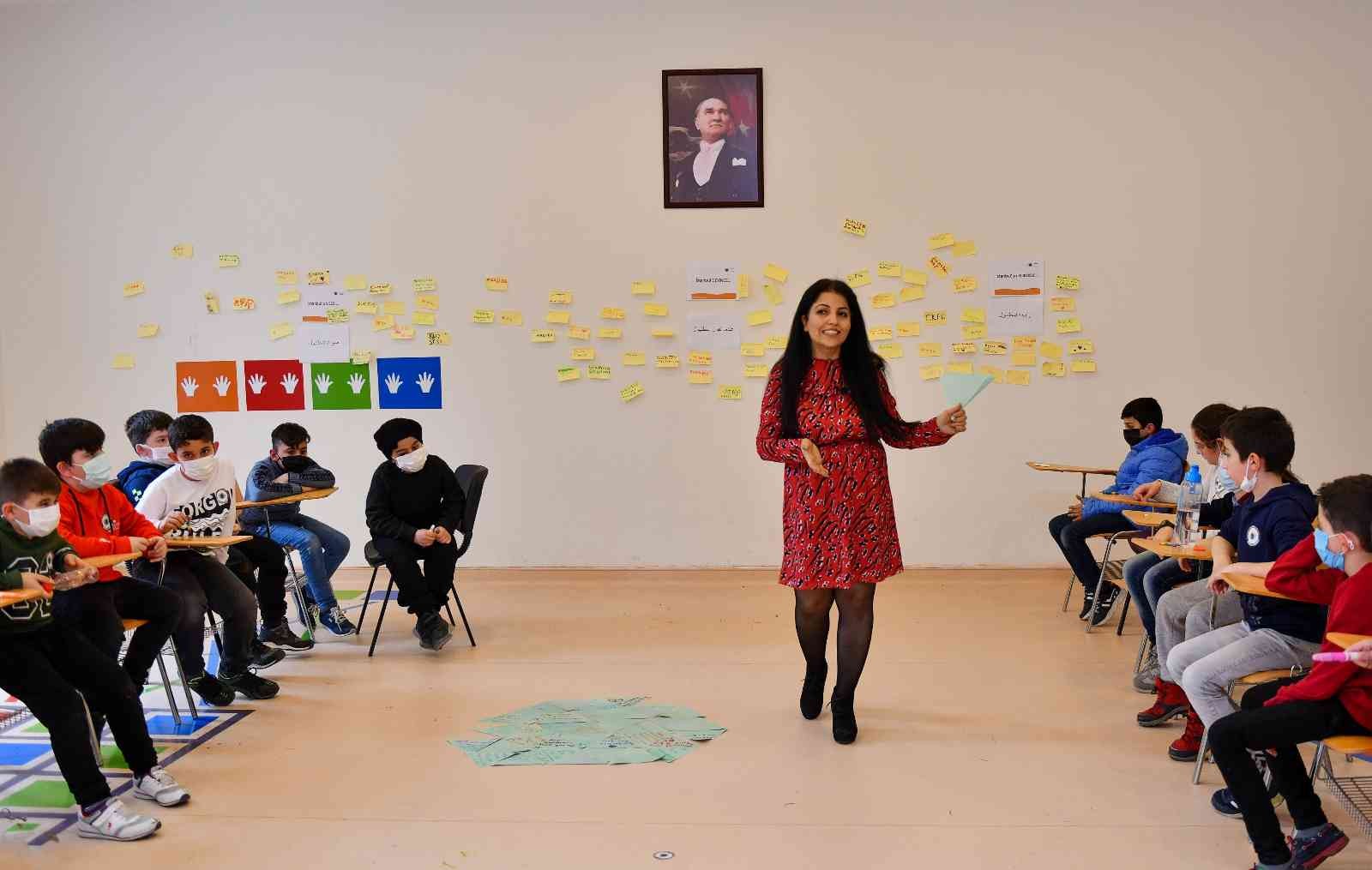 ‘İstanbul’ Esenyurtlu çocuklara sordu Esenyurt Belediyesi, İstanbul Kent Konseyi’nin ‘Senin Şehrin, Senin Fikrin’ mottosuyla başlattığı “İstanbul Çocuklara Soruyor” projesini ilçede ...