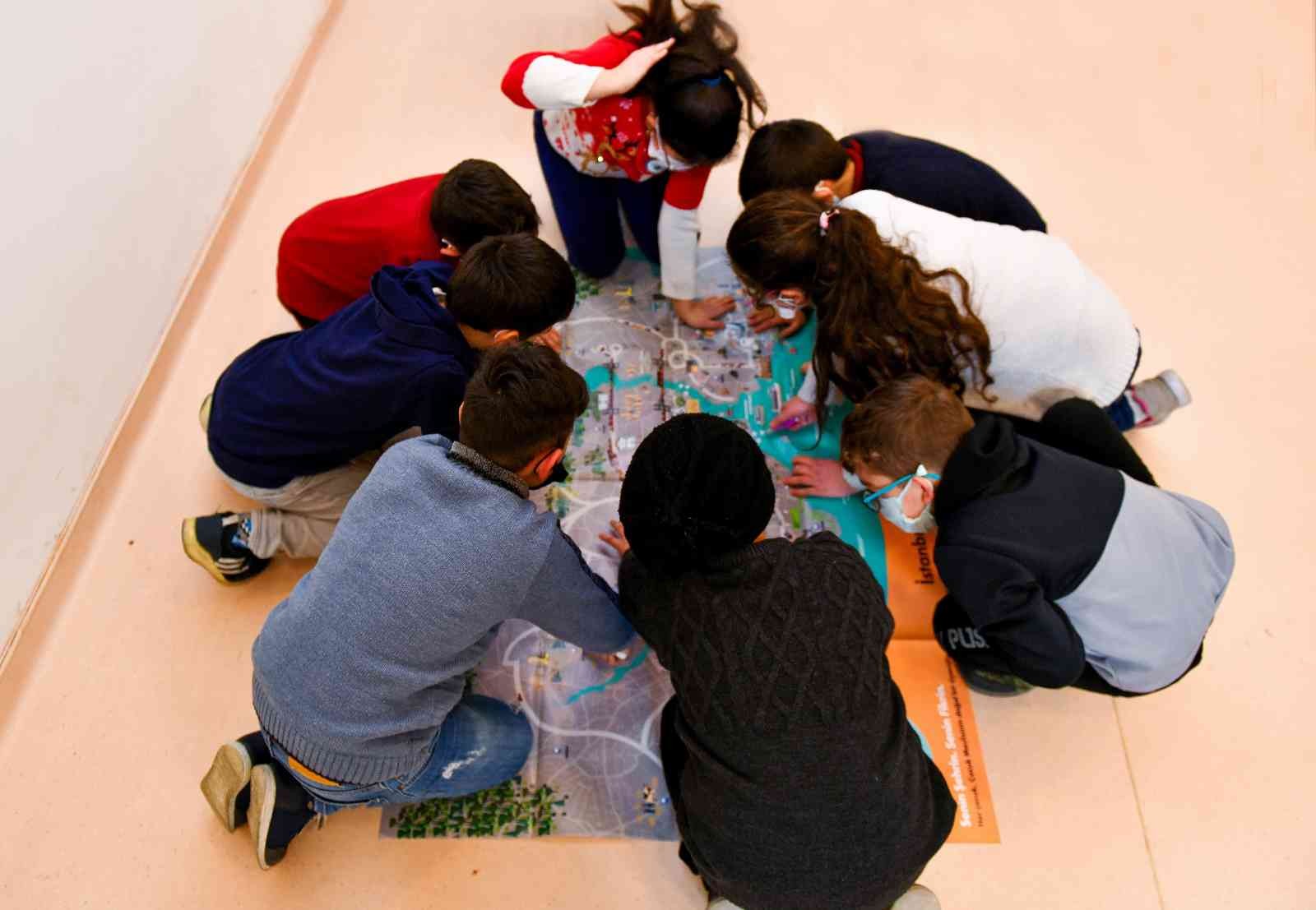 ‘İstanbul’ Esenyurtlu çocuklara sordu Esenyurt Belediyesi, İstanbul Kent Konseyi’nin ‘Senin Şehrin, Senin Fikrin’ mottosuyla başlattığı “İstanbul Çocuklara Soruyor” projesini ilçede ...