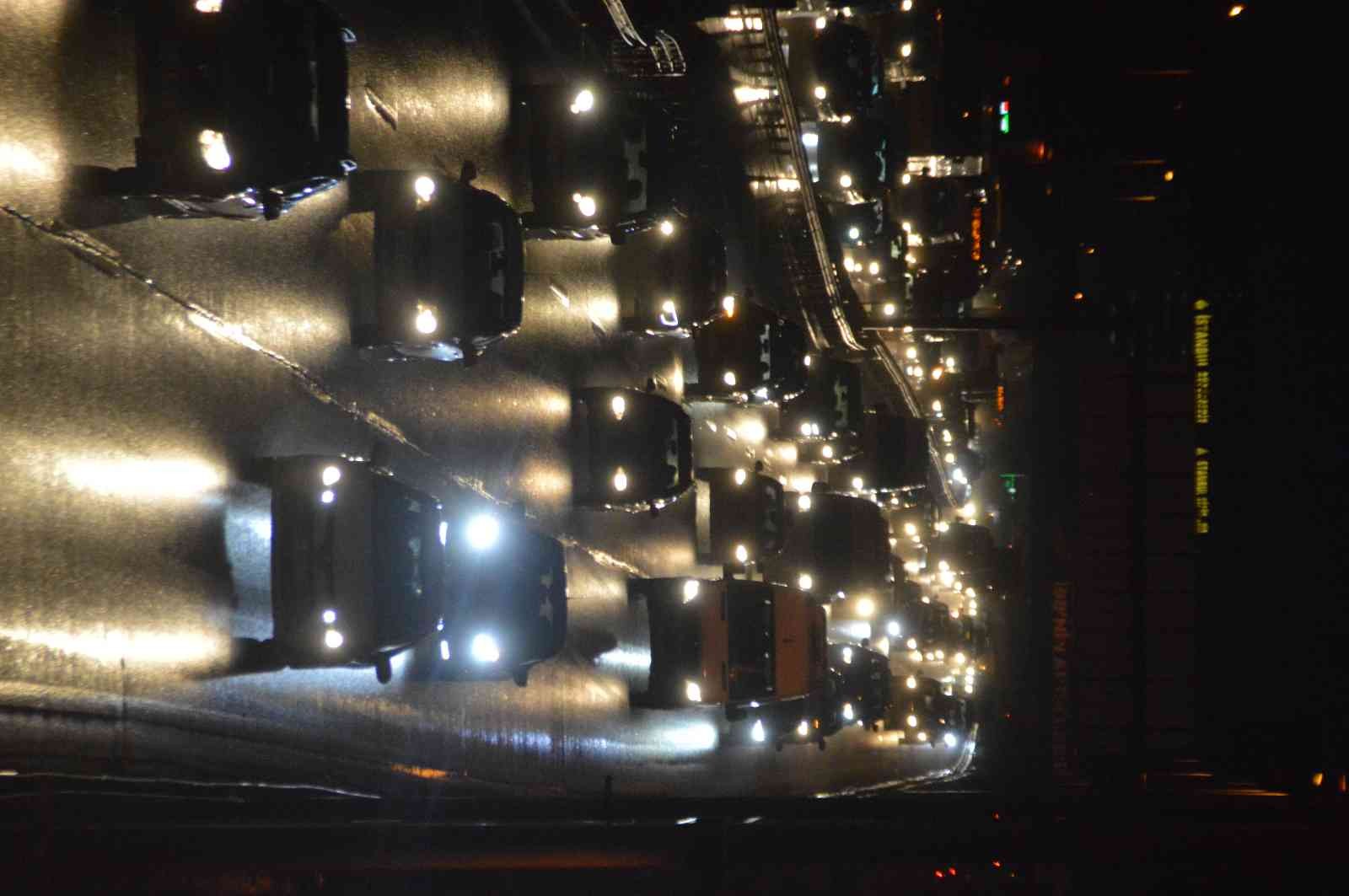 İstanbul güne yağmurla uyandı Hafta ortasından İstanbul’da etkili olması beklenen yağmur sabah saatlerinden itibaren etkili olmaya başladı. Kent genelinde yağmurla birlikte ...