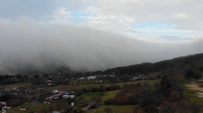 İstanbul’da sis etkili oldu, kartpostallık görüntüler oluştu İstanbul’da sabah saatlerinde etkili olan sis nedeniyle görüş mesafesi yer yer 30 metreye kadar düştü. Sisin Aydos Ormanlarında ağaçlar ve evler ...