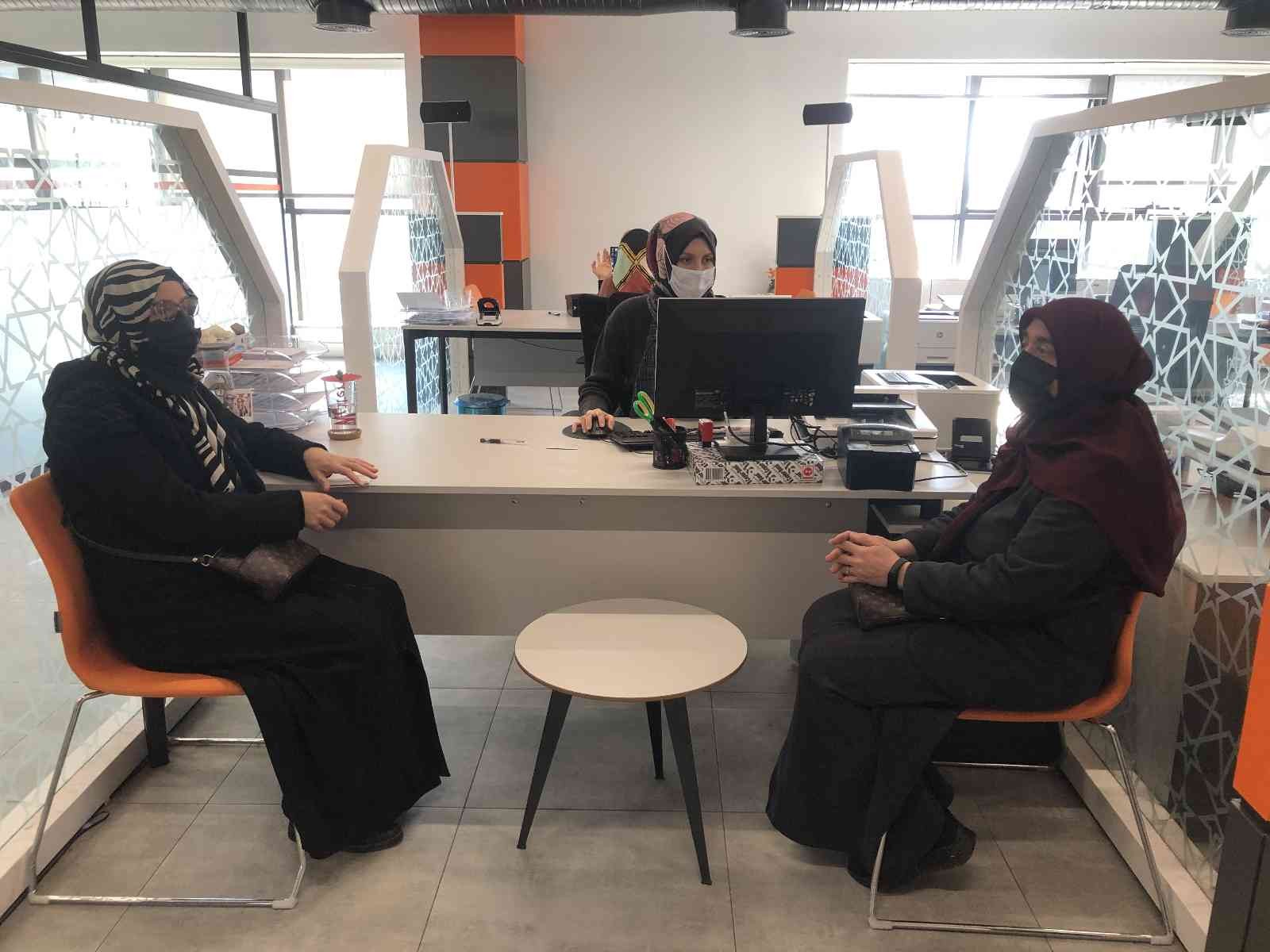 İstanbul’un göbeğindeki Avrupa Yakası Nüfus Hizmetleri Merkezi’nden vatandaşlara çağrı İstanbul’un merkezinde olduğu, ulaşımı da rahatlıkla sağlandığı halde adı duyulmayan Avrupa Yakası Nüfus Hizmetleri Merkezi, normal kapasiteyle ...