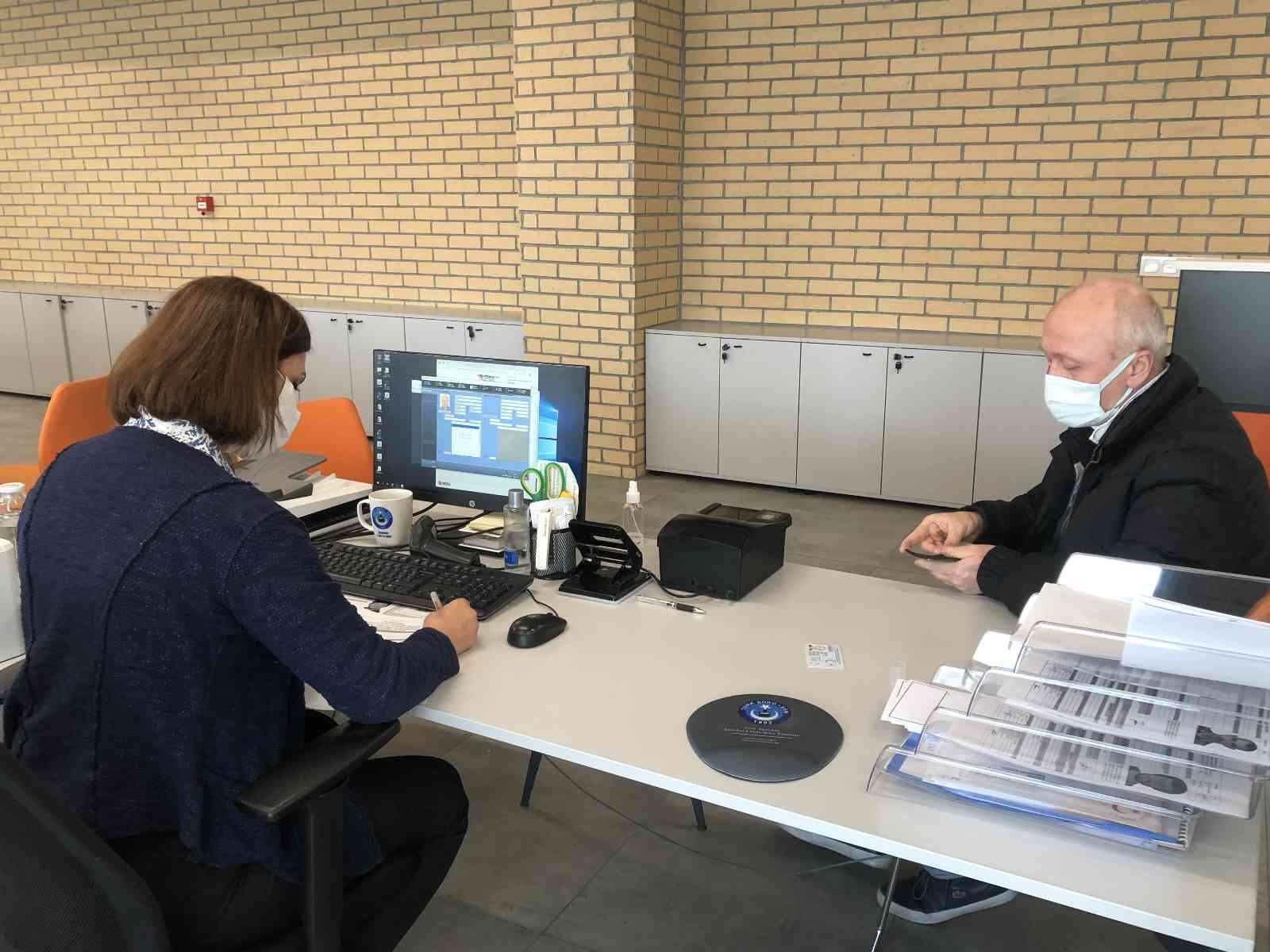 İstanbul’un göbeğindeki Avrupa Yakası Nüfus Hizmetleri Merkezi’nden vatandaşlara çağrı İstanbul’un merkezinde olduğu, ulaşımı da rahatlıkla sağlandığı halde adı duyulmayan Avrupa Yakası Nüfus Hizmetleri Merkezi, normal kapasiteyle ...