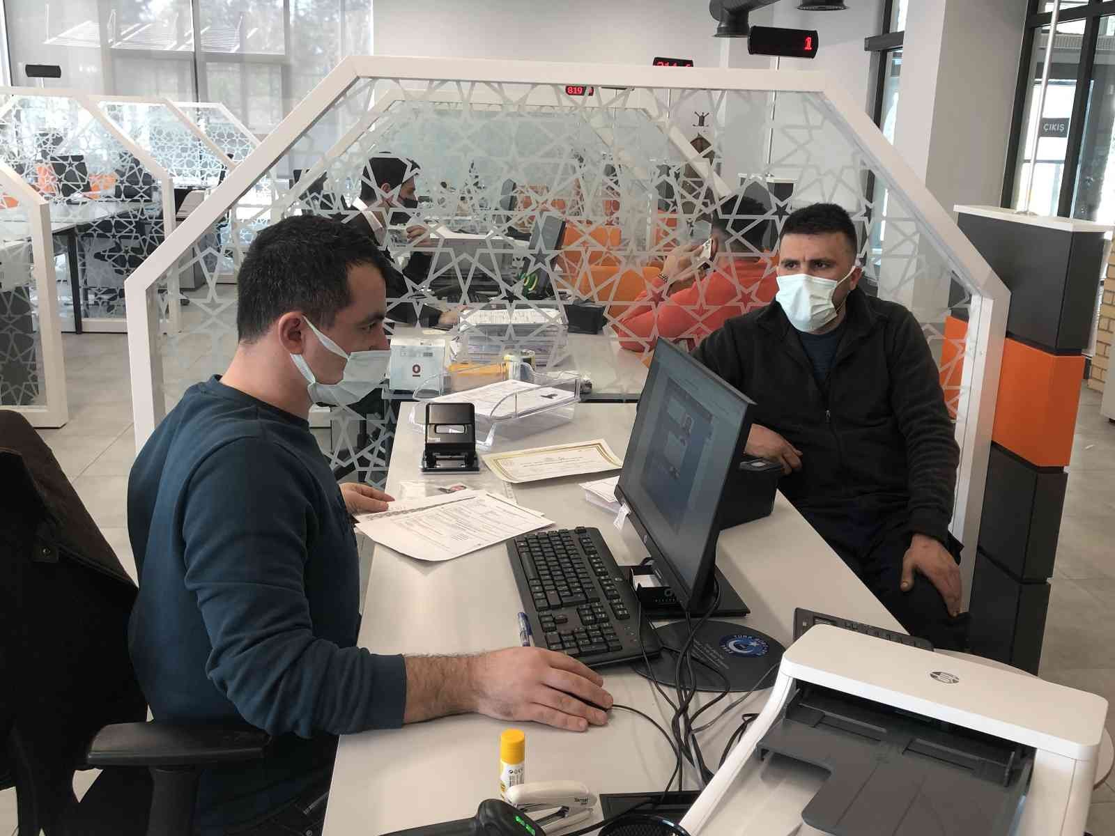 İstanbul’un göbeğindeki Avrupa Yakası Nüfus Hizmetleri Merkezi’nden vatandaşlara çağrı İstanbul’un merkezinde olduğu, ulaşımı da rahatlıkla sağlandığı halde adı duyulmayan Avrupa Yakası Nüfus Hizmetleri Merkezi, normal kapasiteyle ...