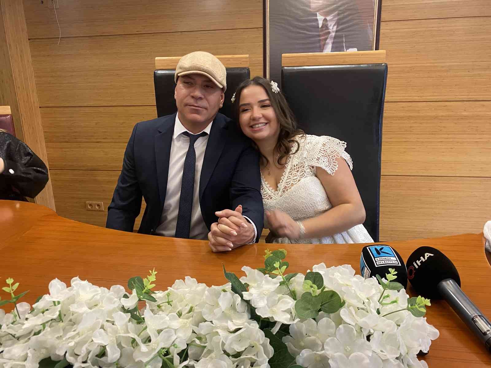 Kadıköy’de evlendirme dairesinde "22.02.2022” yoğunluğu Kadıköy’de evlenme tarihlerinin özel olmasını isteyen çiftler, 22.02.2022 tarihinde nikah salonlarını doldurdu. Aylar öncesinden "22.02.2022"de ...