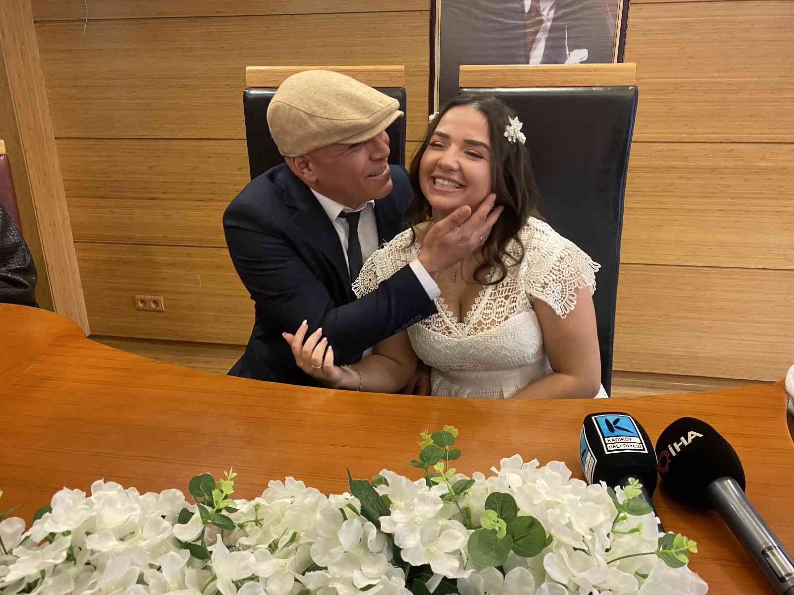 Kadıköy’de evlendirme dairesinde "22.02.2022” yoğunluğu Kadıköy’de evlenme tarihlerinin özel olmasını isteyen çiftler, 22.02.2022 tarihinde nikah salonlarını doldurdu. Aylar öncesinden "22.02.2022"de ...