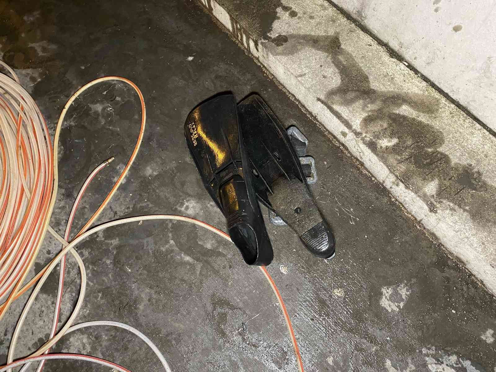 Kadıköy’de Sahil Güvenlik’ten kaçak midye avcılarına operasyon Kadıköy’de Sahil Güvenlik ekipleri, karanlığı fırsat bilerek denizde izinsiz şekilde midye toplayan 4 kişiyi yakaladı. Operasyonda, 10 bin lira ...