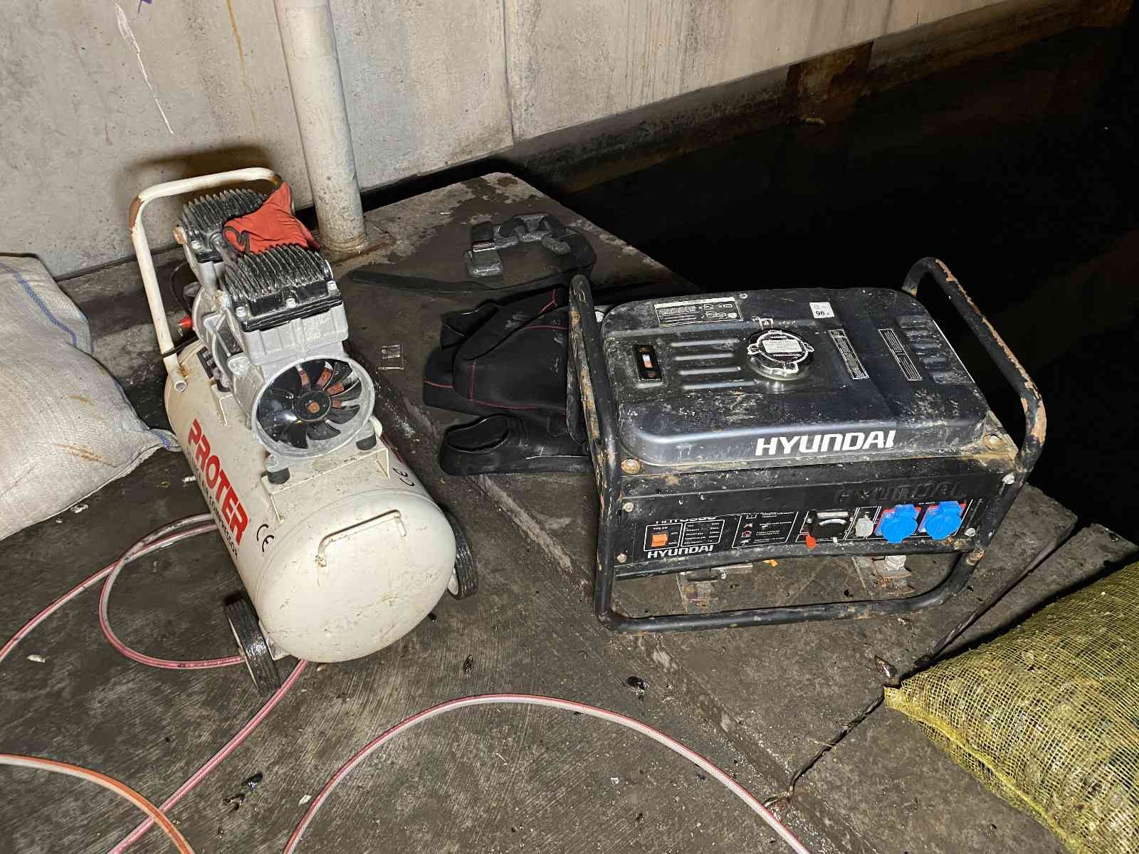 Kadıköy’de Sahil Güvenlik’ten kaçak midye avcılarına operasyon Kadıköy’de Sahil Güvenlik ekipleri, karanlığı fırsat bilerek denizde izinsiz şekilde midye toplayan 4 kişiyi yakaladı. Operasyonda, 10 bin lira ...