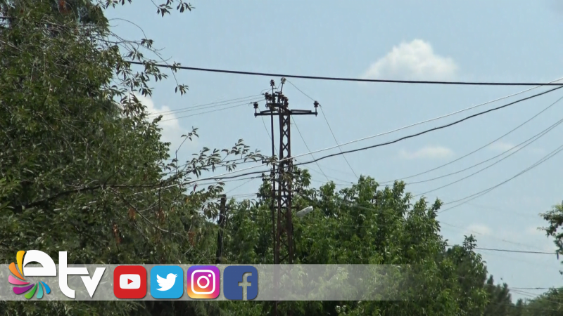 KARAAĞAÇ MAHALLESİ’NDE ELEKTRİK HATLARI YER ALTINA ALINIYOR