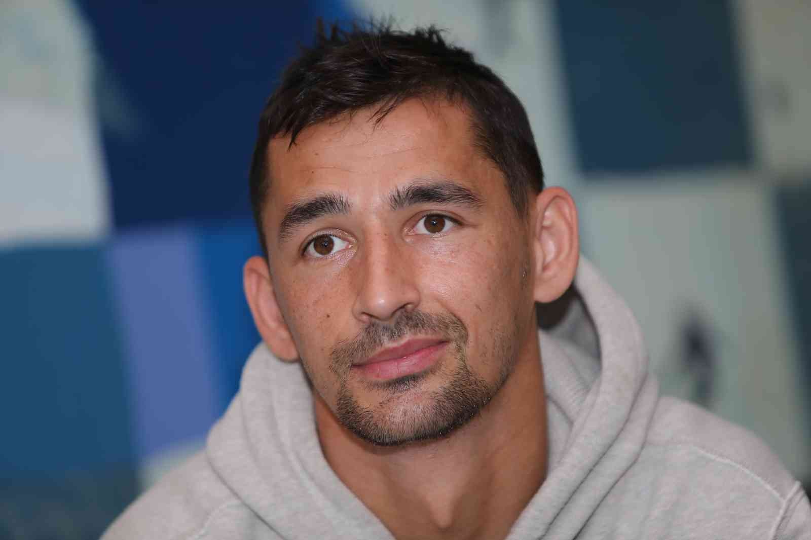 Kasımpaşa, Loret Sadiku ile yollarını ayırdı Kasımpaşa, Kosovalı orta saha oyuncusu Loret Sadiku ile yollarını ayırdı. Spor Toto Süper Lig ekiplerinden Kasımpaşa, resmi sosyal medya ...