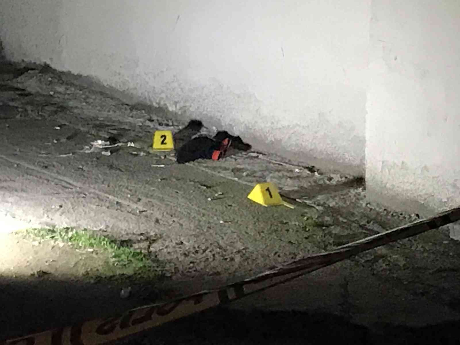 Kazara ateş alan tabancayla kendini ve arkadaşını yaraladı Kocaeli’de otomobilde tabancayla oynayan bir kişi, silahın kazara ateş alması sebebiyle önce kendini ardından arkadaşını yaraladı. Olay, Derince ...