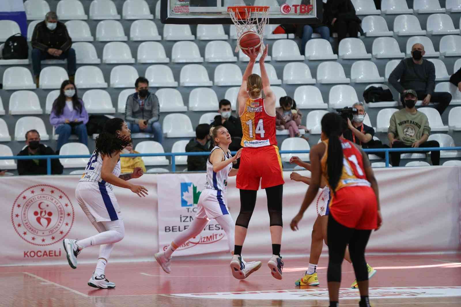 KBSL: İzmit Belediyespor: 53 - Kayseri Basketbol: 60 60 mağlup oldu Salon: İzmit Atatürk Spor Salonu Hakemler: Mehmet Keseratar xx, Nazlı Çisil Güngör xx, Benhür İrcel xx UMF Yapı İzmit ...