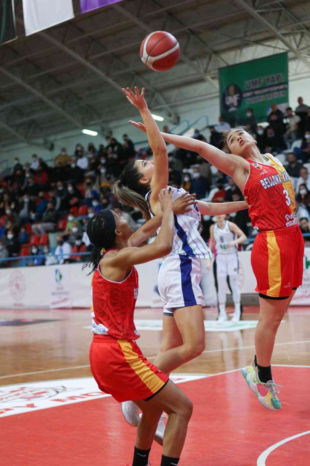KBSL: İzmit Belediyespor: 53 - Kayseri Basketbol: 60 60 mağlup oldu Salon: İzmit Atatürk Spor Salonu Hakemler: Mehmet Keseratar xx, Nazlı Çisil Güngör xx, Benhür İrcel xx UMF Yapı İzmit ...