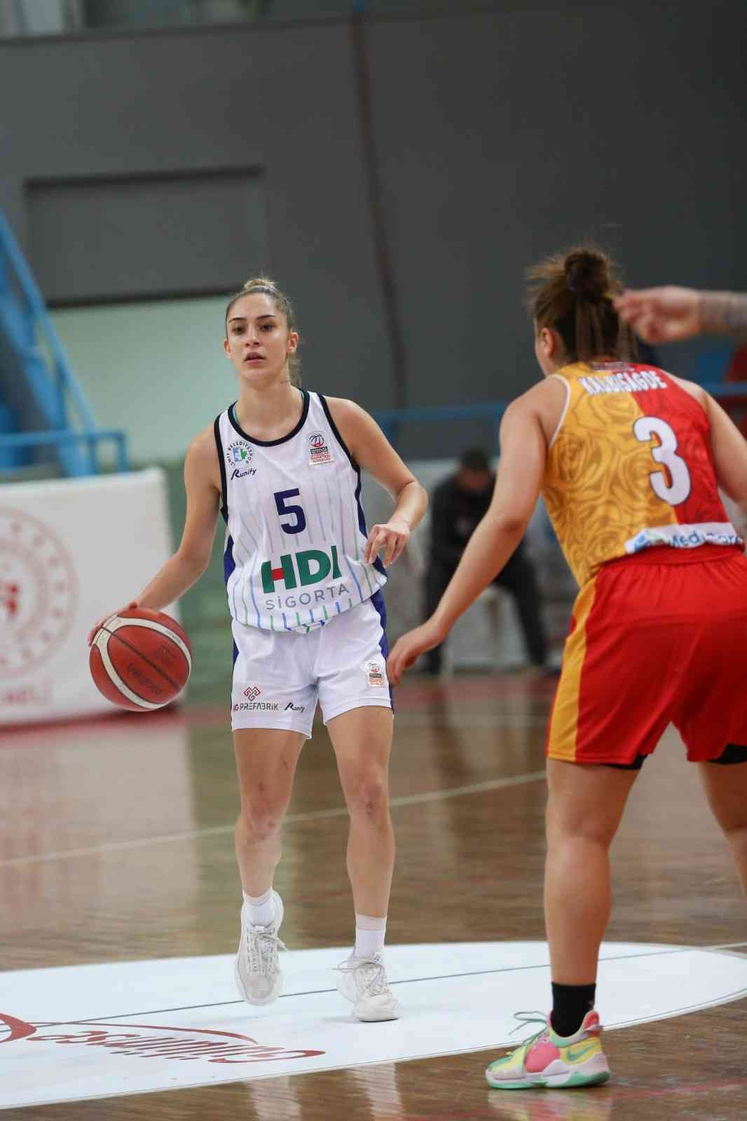 KBSL: İzmit Belediyespor: 53 - Kayseri Basketbol: 60 60 mağlup oldu Salon: İzmit Atatürk Spor Salonu Hakemler: Mehmet Keseratar xx, Nazlı Çisil Güngör xx, Benhür İrcel xx UMF Yapı İzmit ...