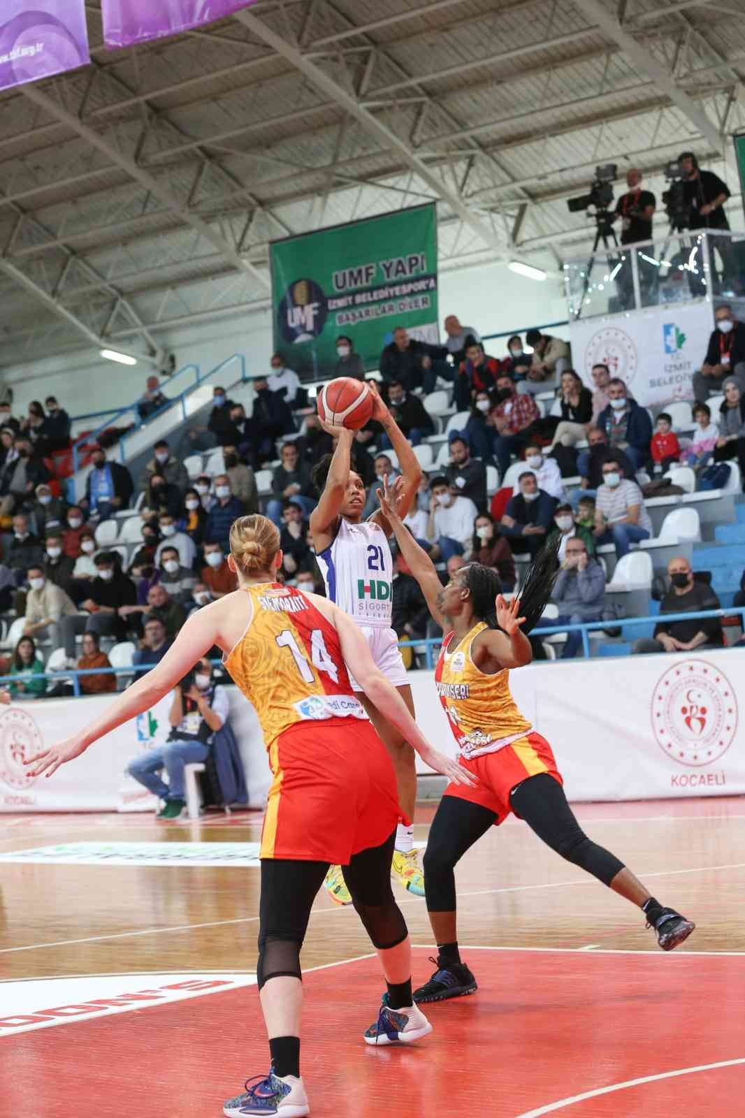 KBSL: İzmit Belediyespor: 53 - Kayseri Basketbol: 60 60 mağlup oldu Salon: İzmit Atatürk Spor Salonu Hakemler: Mehmet Keseratar xx, Nazlı Çisil Güngör xx, Benhür İrcel xx UMF Yapı İzmit ...