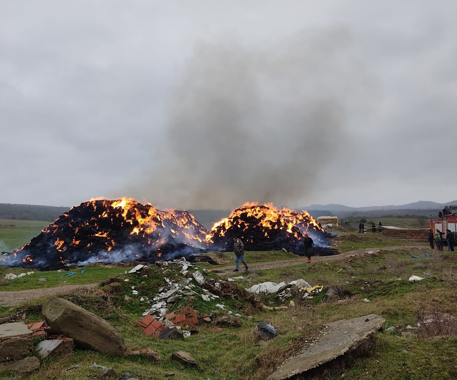 Keşan'da 8 bin saman balyası kül oldu Edirne’nin Keşan ilçesine bağlı Karlıköy’de köy dışında bulunan saman balyaları bilinmeyen bir sebeple alev aldı. İtfaiye ekiplerinin söndürdüğü ...