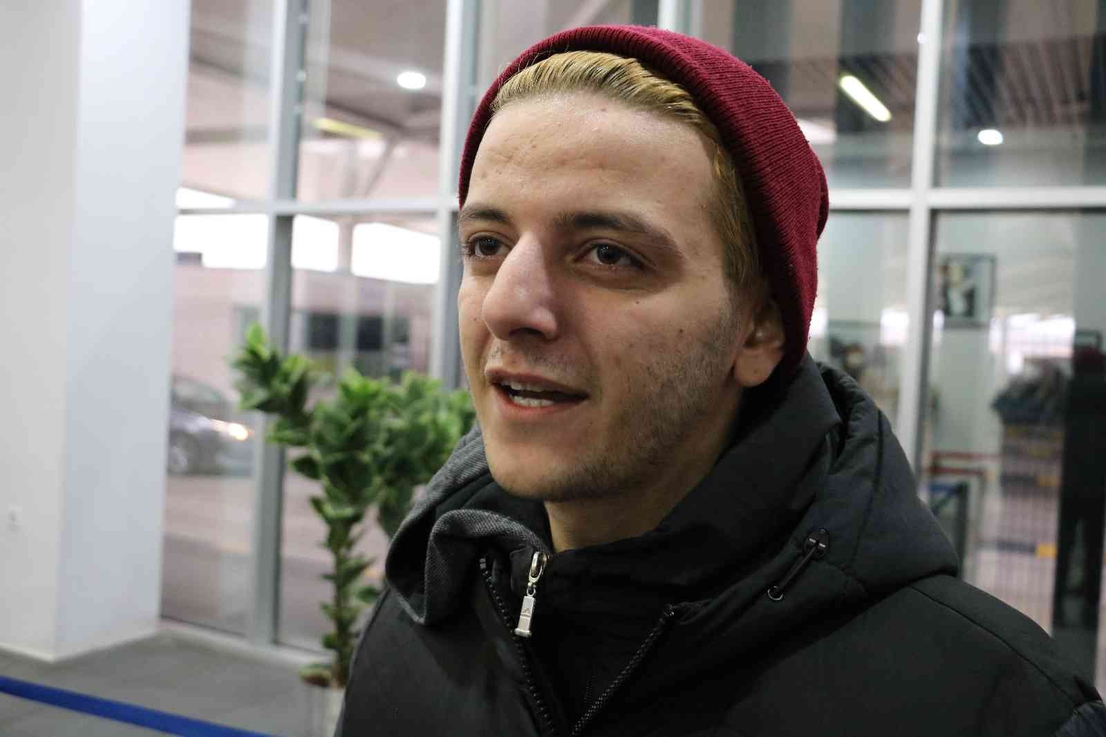 Kiev’den gelen ilk kafile yaklaşık 48 saat sonra Türkiye’ye ulaştı Ukrayna’da çatışmaların yaşandığı başkent Kiev’den karayolu ile tahliye edilen 45 kişilik ilk Türk kafilesi, yaklaşık 48 saatin ardından Kapıkule ...