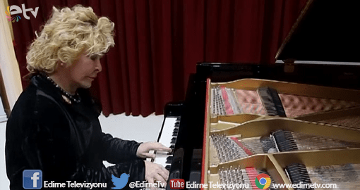 KISKANÇLIKLA BAŞLADIĞI PİYANO İLE DÜNYAYI GEZDİ