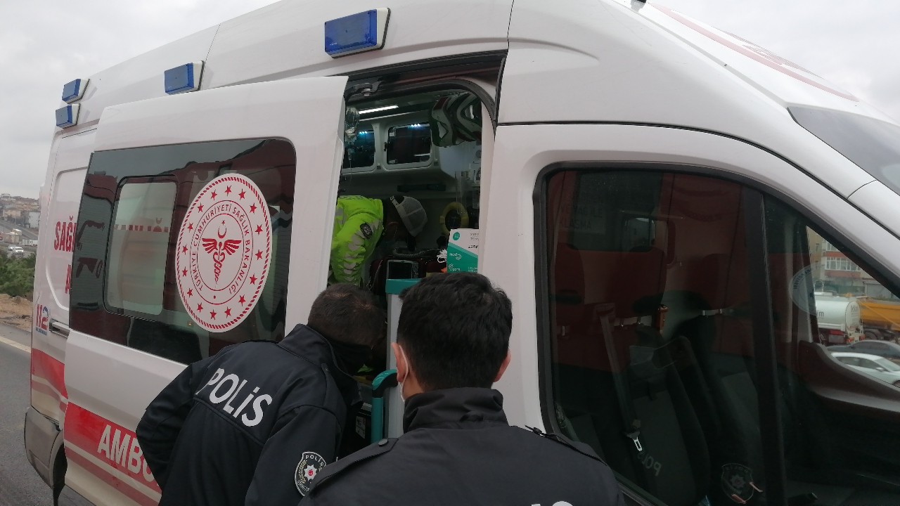 Kocaeli’de tır kamyonla kafa kafaya çarpıştı: 2 yaralı Kocaeli’nin Gebze ilçesinde ters yönden gelen tır ile kamyonetin kafa kafaya çarpıştığı kazada araç içinde sıkışan kamyon sürücüsü itfaiye ...