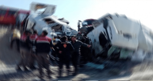 KONYA'DA TIR İLE MİNİBÜS ÇARPIŞTI