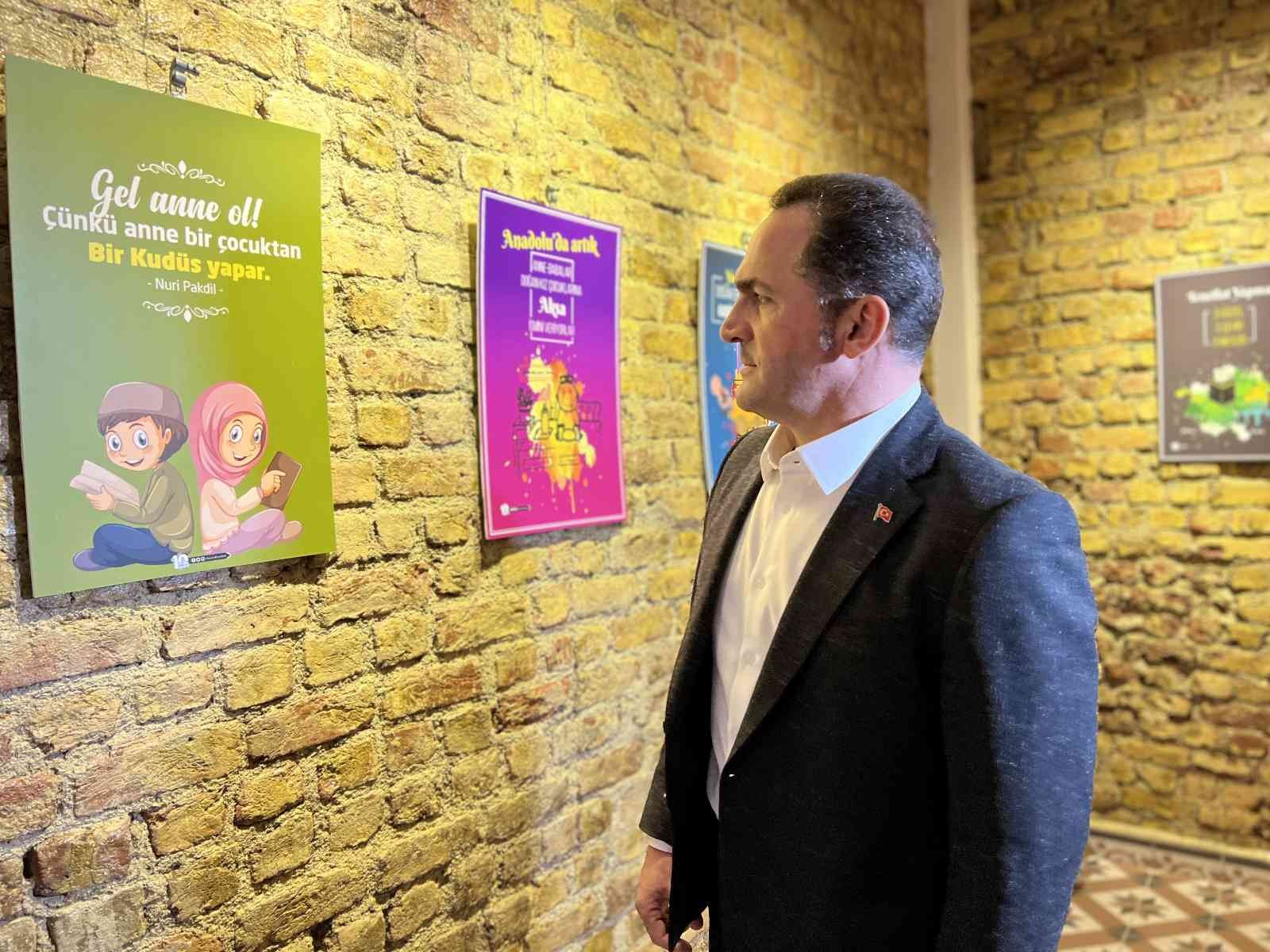 “Kudüs Miraç Grafik Tasarım" sergisi kapılarını açtı Miraç Kandili münasebetiyle Hucurat Hareketi, farkındalık çalışması kapsamında 3 gün sürecek olan “Kudüs Miraç Grafik Tasarım" sergisini ...