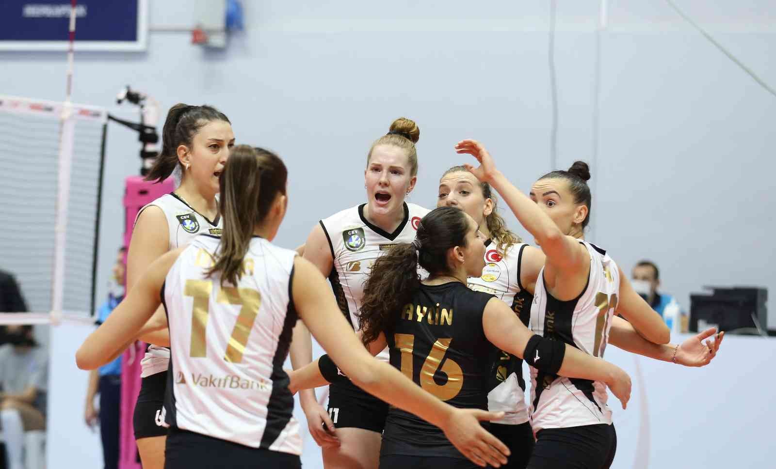 Lider VakıfBank, Sarıyer deplasmanında set vermedi Misli.com Sultanlar Ligi 21. hafta karşılaşmasında Sarıyer Belediyespor’a konuk olan VakıfBank rakibini 3-0 mağlup ederek liderliğini sürdürdü ...